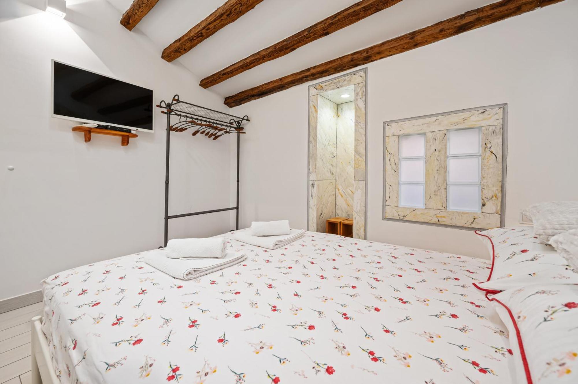 Apartman Tutto Bene ロヴィニ エクステリア 写真